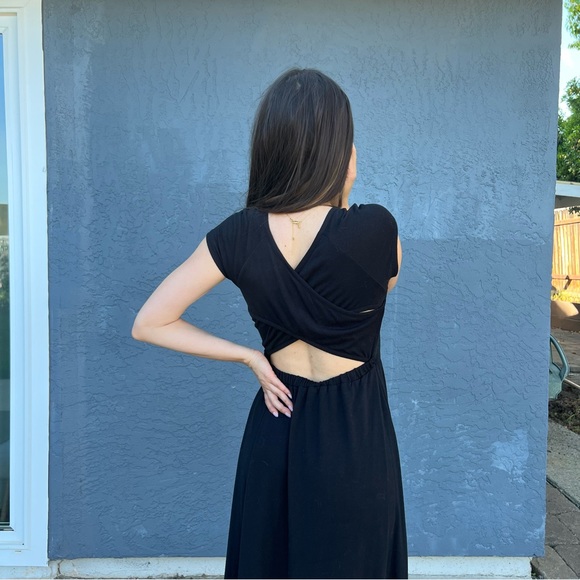 Black Knit Open-Back Cap-sleeve Skater Dress 🌿 - Picture 7 of 9